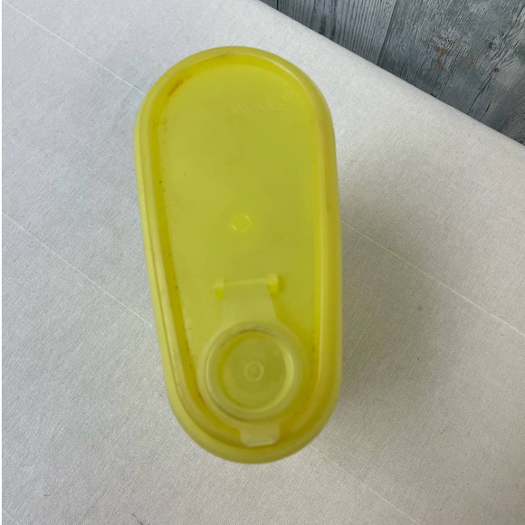 Vintage Tupperware Yellow Store N Pour 32oz Pourable Container Lid Pitcher - Picture 2 of 5